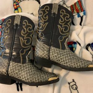 Boys cowboy boots size 11